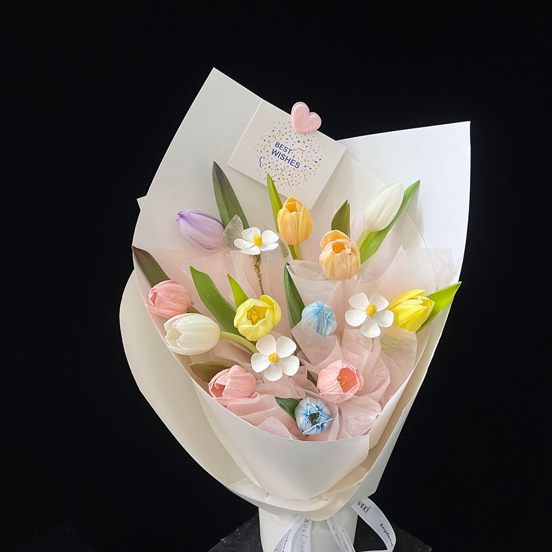 12朵彩色郁金香花束